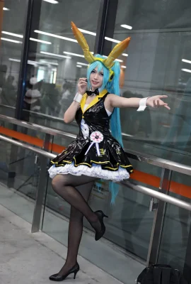 Hatsune Miku @元子Lyanz (Foto: @卡菲Cafelia) (Kugou Mushroom·Firefly Animation Music Carnival) (9 Fotos)