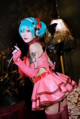 Hatsune Miku@supersweetsupersad_ (8 Fotos)