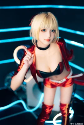 FGO Nero Claudius Rennanzug@Takanashi Risa (10 Fotos)