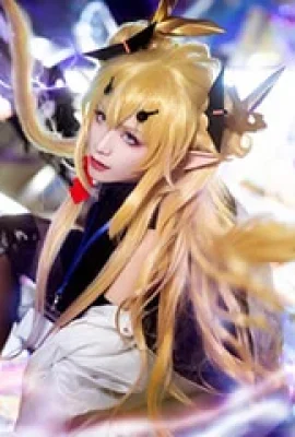 COSPLAY Tomorrow's Ark Jingzhe „One Qi White Thunder Zhengfa Across the Three Transformations of the Square“