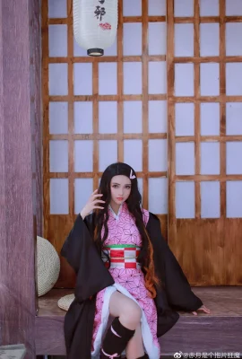 Dämonentöter: Kimetsu no Yaiba Kamado Nezuko @Red Moon Is a Procrastinator (2020 Moon Evil Summer Code) (9 Fotos)