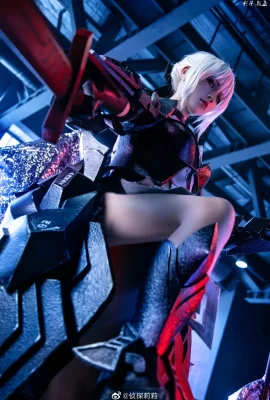 FATE Saber Alter Huke Ver @Detective Lily (Foto: @leaderShadow) (9 Fotos)