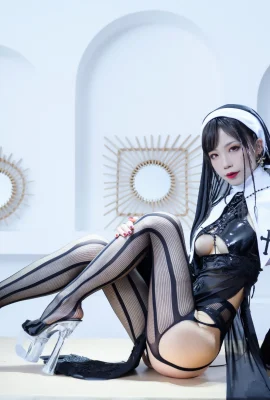 Shui Miao Aquas „Sexy Nun“ entblößt ihre schönen Beine und bringt die Menschen zur Reue (42 Fotos)