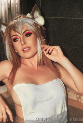 Jessica Nigri – Frau Hina Sauna