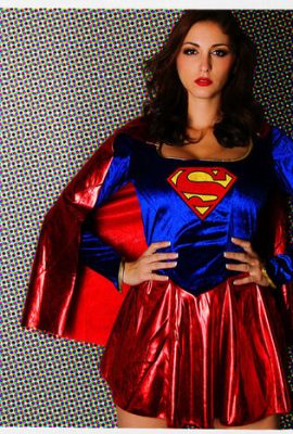 Carlotta Champagner Supergirl Cosplay