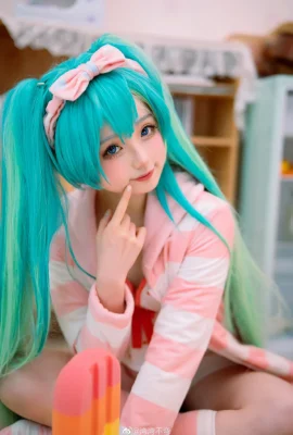 Hatsune Miku Pyjamas ver @万万不bend (9 Fotos)