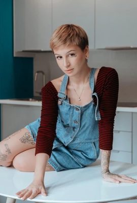 (Suicide Girls) Alyasuicide Blaues Haus