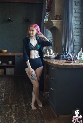 (Suicide Girls) Dolphie – Kirschblüte