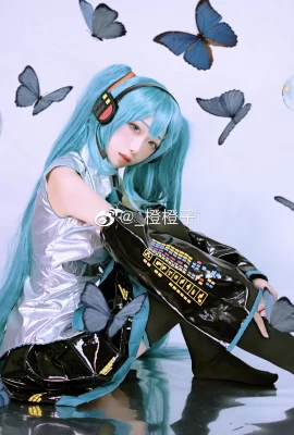 Hatsune Miku@_ Orange Orange i (9 Fotos)