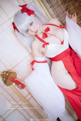 „Azur Lane“ Fantastische, sexy, vollbusige Miko-Kostüm-Cosplay-Bilder[CN: Ah Ban ist heute sehr glücklich](8 Fotos)