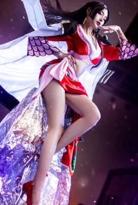 One Piece Queen @coser Elegance (Foto: @leaderShadow) (A-3 International Anime and Game Show) (9 Fotos)