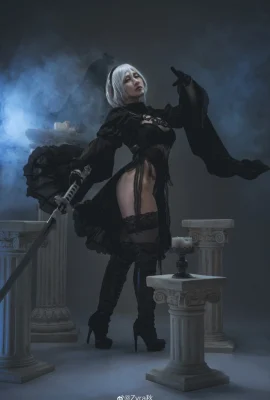 NieR: Automata 2B (weiß): @你里松_, 2B (schwarz): @Zyra秋 (9 Fotos)