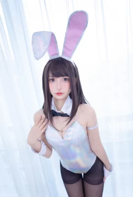 Die Krümmung des Unterkörpers von Mafuyu Kamakusakas „White Bunny Girl“ aus der Rückansicht ist atemberaubend (74 Fotos)