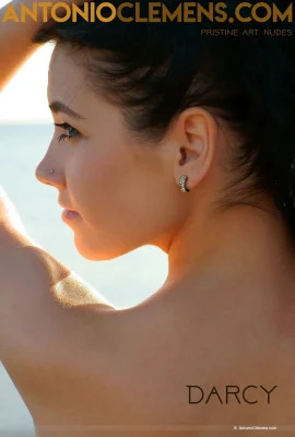 [Nackt in Russland] 09. September 2024 – Darcy – Antonio Clemens – Hübsche Darcy am Strand[149P]