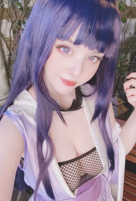 Helly Valentine – Hinata Hyuga Selfies