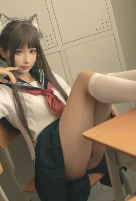 Dummes Momo Cosplay nach der Schule