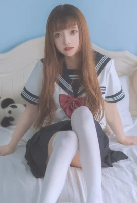 Cosplay ein wolkenverbranntes  Schönes Mädchen -Mädchen