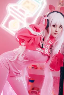 Nikki Alice(15 Fotos)