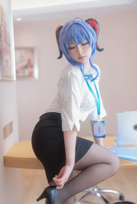 Coser-Mädchen Sakura Rika Amyu, Sekretärin-Thema, sexy weißes T-Shirt mit schwarzem Rock, enthüllt ultradünne schwarze Strümpfe, die eine anmutige Figur zeigen, bezaubernde Versuchung, Foto 30P