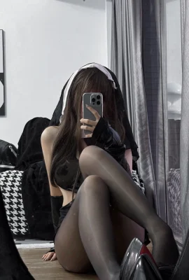 Das Ghost Girl Ah Xun Kaori Masturbation Nun Thema sexy schwarze sexy Nonne Kleidung mit ultradünnen schwarzen Seiden zeigt schöne Beine verlockend Foto 69p