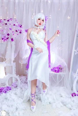 (Kaninchen spielt mit dem Film) – Pure White Rose (15 Fotos)