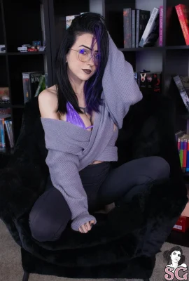 [Suicide Girls] 17. April 2025 – Emokittenxoxo – Pop of Purple [60p]
