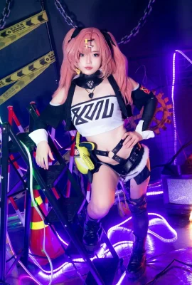 Vietnamesische Lady Messie Huang-Nicole-Theme sexy schwarzes Leder sexy Kleidung mit einem Latexband, das die Flecken und Versuchungsfoto bedeckt 88p