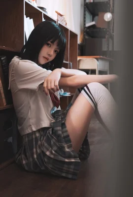 Peach Meow – Klassenzimmer Dead Water (48 Fotos)