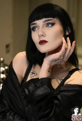 [Suicide Girls] 04. Juni 2025 – Raziel – Solarium [42p]