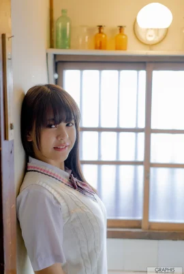 (Yumi しおん) Ein stinkendes Mädchen mit einem heißen Körper und einer runden Brust, die sie enthüllt (26 Fotos)